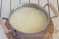 Фото приготовления рецепта: Суп-пюре из консервированного горошка с овощами и вермишелью - шаг №5