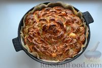 Фото приготовления рецепта: Отрывной дрожжевой пирог "Хризантема" с мясом и сыром - шаг №20