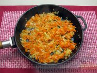 Фото приготовления рецепта: Булгур с мясным фаршем, томатной пастой и барбарисом (на сковороде) - шаг №3