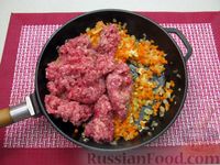 Фото приготовления рецепта: Булгур с мясным фаршем, томатной пастой и барбарисом (на сковороде) - шаг №6