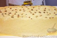 Фото приготовления рецепта: Булочки из сдобного теста со штрейзелем и изюмом - шаг №6