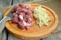 Фото приготовления рецепта: Картошка, тушенная со свининой и фасолью - шаг №2