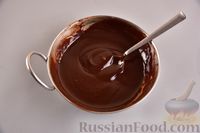 Фото приготовления рецепта: Шоколадный пирог с творожно-кокосовыми шариками - шаг №13