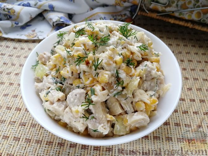 Салат с маринованными шампиньонами и сыром – простой рецепт вкусного праздничного салата