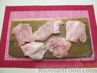 Фото приготовления рецепта: Слоёный салат "Кролик" с курицей, грибами, овощами и сыром - шаг №17