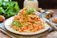 Фото к рецепту: Салат с курицей, солёными огурцами, морковью и грецкими орехами