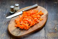 Фото приготовления рецепта: Салат с курицей, солёными огурцами, морковью и грецкими орехами - шаг №6