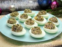 Фото к рецепту: Фаршированные яйца с гречнево-грибной начинкой