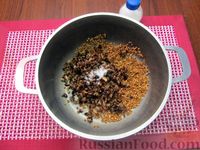 Фото приготовления рецепта: Фаршированные яйца с гречнево-грибной начинкой - шаг №6