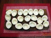 Фото приготовления рецепта: Фаршированные яйца с гречнево-грибной начинкой - шаг №10