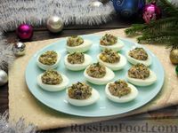 Фото приготовления рецепта: Фаршированные яйца с гречнево-грибной начинкой - шаг №17