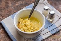 Фото приготовления рецепта: Салат с тунцом, рисом, маслинами и яйцами - шаг №5