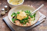Фото приготовления рецепта: Салат с тунцом, рисом, маслинами и яйцами - шаг №13
