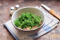 Фото приготовления рецепта: Салат с тунцом, корнем сельдерея и луком - шаг №7