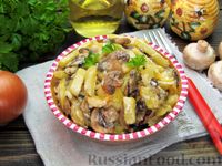 Фото приготовления рецепта: Жареная картошка с грибами и сметаной - шаг №14