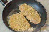 Фото приготовления рецепта: Отбивные из куриного филе в арахисовой панировке - шаг №10