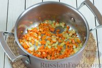 Фото приготовления рецепта: Чечевичный суп с овощами и томатной пастой - шаг №3