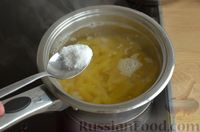 Фото приготовления рецепта: Макароны, запечённые с грибами в сметанно-чесночном соусе и сыром - шаг №5