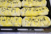 Фото приготовления рецепта: Дрожжевые пирожки-плетёнки с мясным фаршем - шаг №18