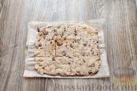 Фото приготовления рецепта: Быстрое печенье с шоколадной крошкой (в микроволновке) - шаг №10