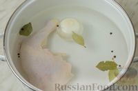 Фото приготовления рецепта: Гороховый суп с копчёной грудинкой и курицей - шаг №4