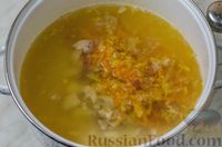 Фото приготовления рецепта: Гороховый суп с копчёной грудинкой и курицей - шаг №14