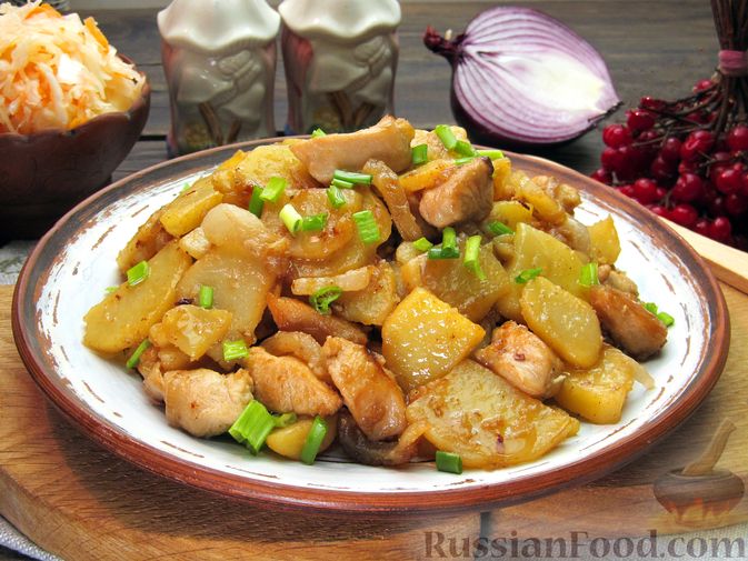 Жареная картошка с курицей на сковороде - рецепт с фото пошагово