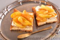Фото к рецепту: Тосты со сливочным сыром и карамелизированными яблоками