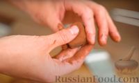 Фото приготовления рецепта: Домашние трюфели из сгущенного молока и какао - шаг №6