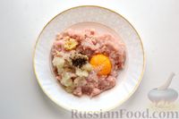 Фото приготовления рецепта: Макароны с куриными фрикадельками и томатным соусом - шаг №3