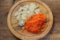 Фото приготовления рецепта: Вермишель с мясом и морковью, в томатном соусе - шаг №4