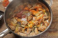 Фото приготовления рецепта: Вермишель с мясом и морковью, в томатном соусе - шаг №6