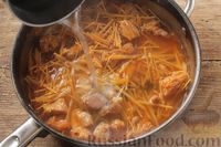 Фото приготовления рецепта: Вермишель с мясом и морковью, в томатном соусе - шаг №9