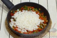 Фото приготовления рецепта: Рис с овощами, в сковороде - шаг №9