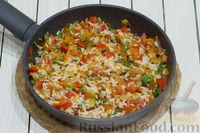 Фото приготовления рецепта: Рис с овощами, в сковороде - шаг №10