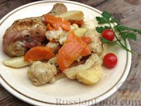 Фото приготовления рецепта: Куриные голени, запечённые с картофелем и цветной капустой (в рукаве) - шаг №7