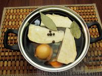 Фото приготовления рецепта: Суп с квашеной капустой, копчеными ребрышками и сливами - шаг №3