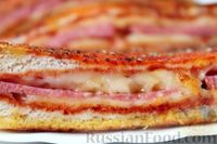 Фото приготовления рецепта: Сэндвичи с колбасой, сыром и томатной пастой, на сковороде - шаг №12