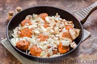 Фото приготовления рецепта: Рагу с картофелем, фасолью и тефтелями, тушенными с грибами и вином - шаг №13