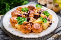 Фото приготовления рецепта: Рагу с картофелем, фасолью и тефтелями, тушенными с грибами и вином - шаг №18