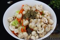 Фото приготовления рецепта: Картошка, запечённая с цветной капустой, грибами и сладким перцем, в рукаве - шаг №8