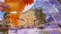 Фото приготовления рецепта: Рулет из скумбрии с овощами, грибами и сыром - шаг №11