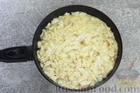 Фото приготовления рецепта: Пирог-запеканка из лаваша с куриным фаршем и сыром (на сковороде) - шаг №10