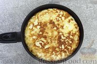 Фото приготовления рецепта: Пирог-запеканка из лаваша с куриным фаршем и сыром (на сковороде) - шаг №12