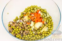 Фото приготовления рецепта: Салат с грибами (как оливье) - шаг №4