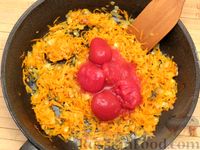 Фото приготовления рецепта: Рис с мясным фаршем и помидорами - шаг №8