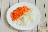 Фото приготовления рецепта: Рисовый суп с капустой и сыром - шаг №2