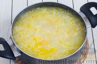 Фото приготовления рецепта: Рисовый суп с капустой и сыром - шаг №8