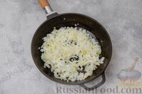 Фото приготовления рецепта: Картошка, тушенная с квашеной капустой - шаг №3