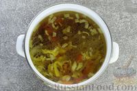Фото приготовления рецепта: Говяжий суп с рисовой лапшой - шаг №7